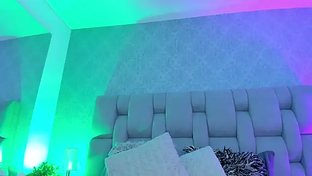 KarolRojas  online show from March 15, 9:41 am