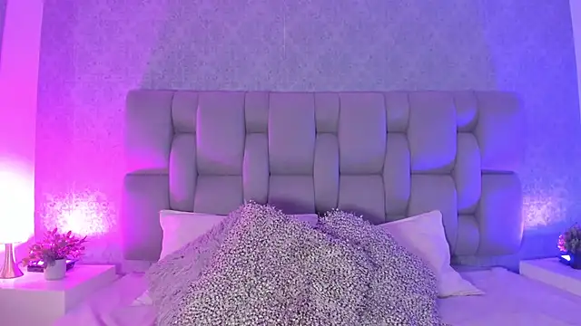 Snapshot of KarolRojas_ chatting on October 3, 3:47 am KarolRojas online show from October 3, 3:47 am