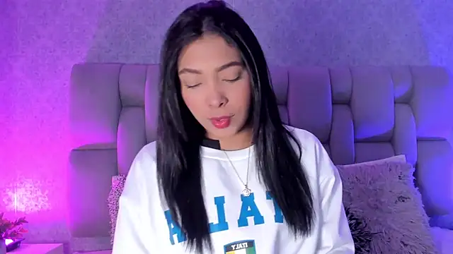 Snapshot of KarolRojas_ chatting on October 6, 3:37 am KarolRojas online show from October 6, 3:37 am