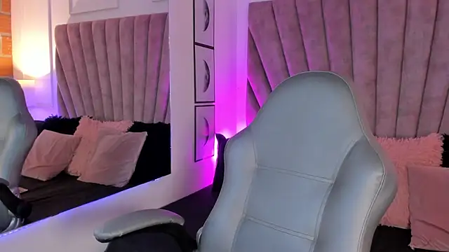 Snapshot of KarolRojas_ chatting on October 11, 3:39 am KarolRojas online show from October 11, 3:39 am