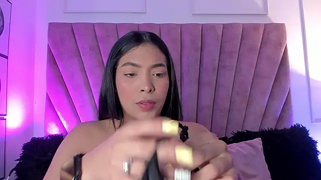 Snapshot of KarolRojas_ chatting on October 14, 3:29 am KarolRojas online show from October 14, 3:29 am