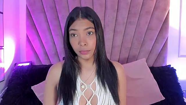 Snapshot of KarolRojas_ chatting on October 21, 3:29 am KarolRojas online show from October 21, 3:29 am