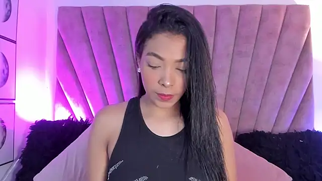 Snapshot of KarolRojas_ chatting on October 25, 3:25 am KarolRojas online show from October 25, 3:25 am