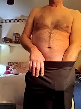 Snapshot of Hand69someguy chatting on January 19, 3:39 am Hand69someguy online show from January 19, 3:39 am