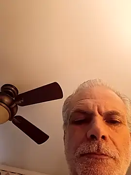 Snapshot of Hand69someguy chatting on March 3, 3:19 am Hand69someguy online show from March 3, 3:19 am