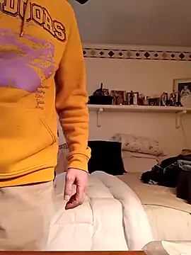 Snapshot of Hand69someguy chatting on March 14, 11:43 pm Hand69someguy online show from March 14, 11:43 pm