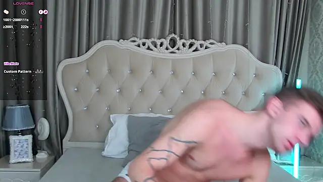 Snapshot of ArthurWhitee chatting on January 29, 4:15 am ArthurWhitee online show from January 29, 4:15 am