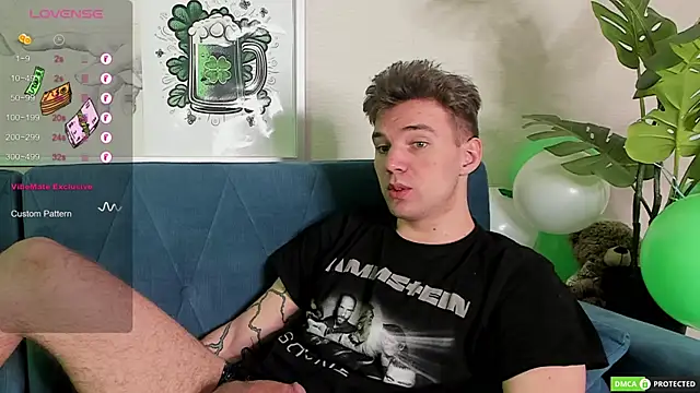 Snapshot of ArthurWhitee chatting on March 14, 4:10 am ArthurWhitee online show from March 14, 4:10 am