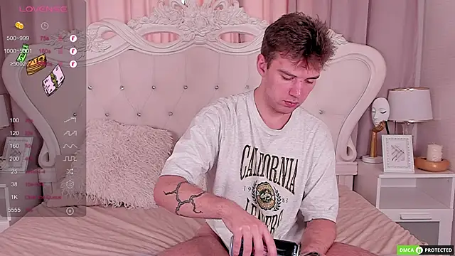 Snapshot of ArthurWhitee chatting on September 20, 8:15 am ArthurWhitee online show from September 20, 8:15 am