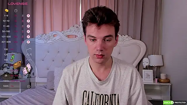 Snapshot of ArthurWhitee chatting on September 24, 8:28 am ArthurWhitee online show from September 24, 8:28 am