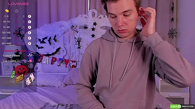 Snapshot of ArthurWhitee chatting on October 17, 3:10 am ArthurWhitee online show from October 17, 3:10 am