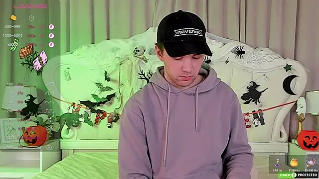 Snapshot of ArthurWhitee chatting on October 31, 5:03 pm ArthurWhitee online show from October 31, 5:03 pm