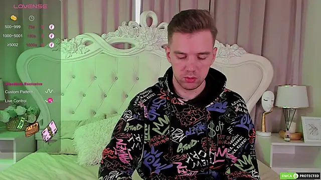 ArthurWhitee online show from November 6, 8:48 am