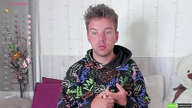 ArthurWhitee online show from December 2, 8:19 am