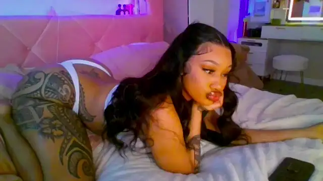 Snapshot of XenaIsland chatting on February 1, 9:08 am XenaIsland online show from February 1, 9:08 am