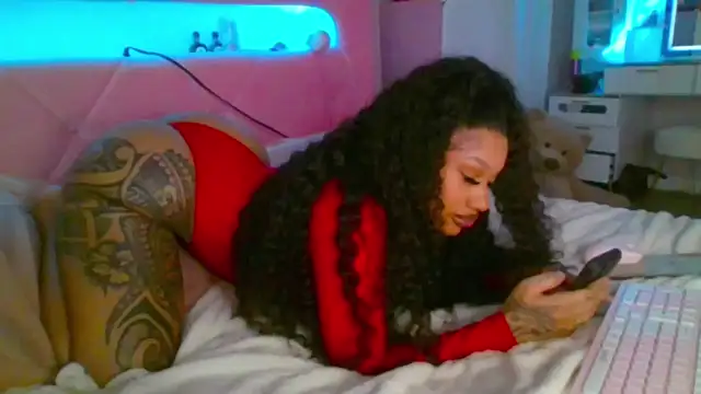 Snapshot of XenaIsland chatting on April 4, 3:38 am XenaIsland online show from April 4, 3:38 am