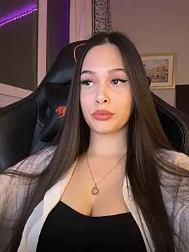 EricaWalls online show from February 4, 8:25 pm