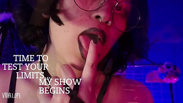 vanelope11 online show from October 25, 6:57 pm