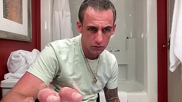 Snapshot of PeytonJohnn chatting on September 27, 5:45 am PeytonJohnn online show from September 27, 5:45 am