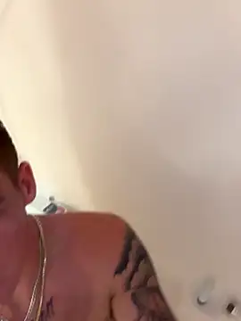 Snapshot of PeytonJohnn chatting on September 28, 8:03 pm PeytonJohnn online show from September 28, 8:03 pm