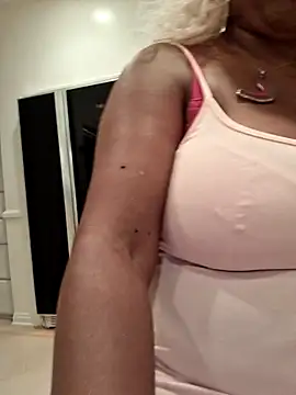 XXXLollipopsJuicy online show from October 4, 4:10 am