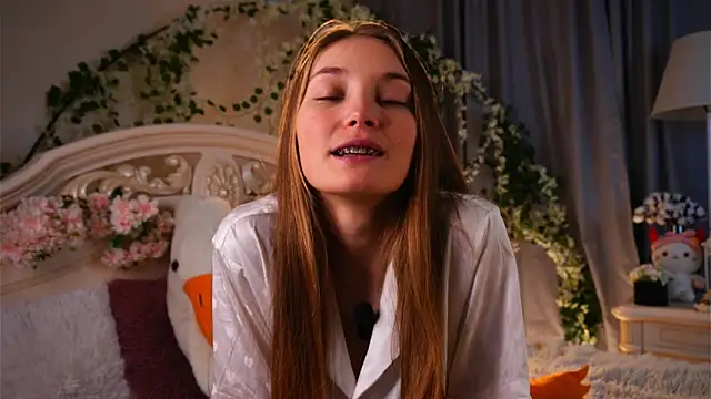 MonaEldon online show from December 4, 2:21 am