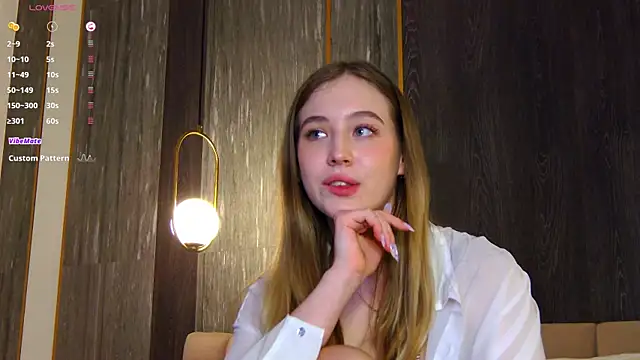 LoraineLuff online show from January 29, 11:35 pm