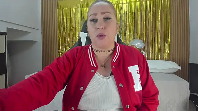 Snapshot of Danna_topless chatting on October 14, 11:55 am Danna topless online show from October 14, 11:55 am