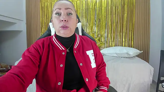 Snapshot of Danna_topless chatting on October 16, 12:06 pm Danna topless online show from October 16, 12:06 pm