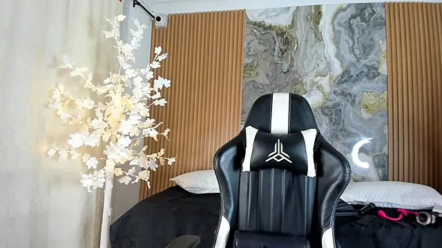 Danna topless online show from May 18, 12:11 pm