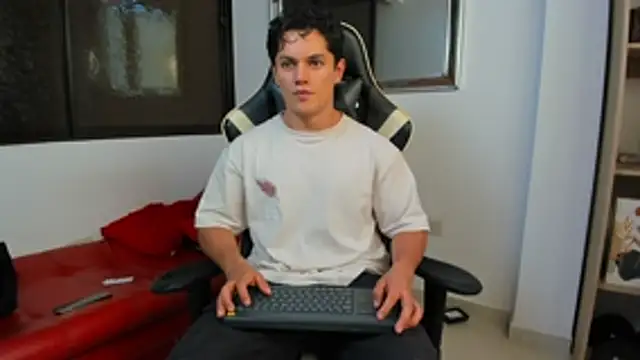 julian wallace online show from February 8, 9:07 pm