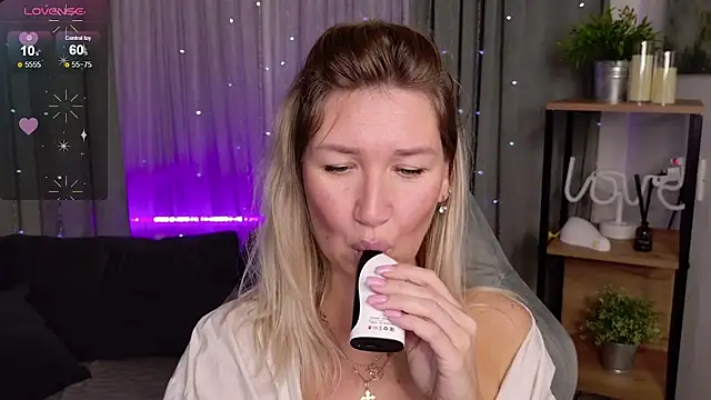 MilaBott online show from September 19, 8:31 pm