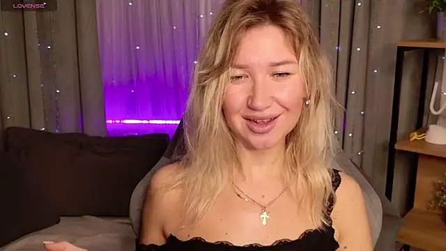 MilaBott online show from October 9, 8:18 pm