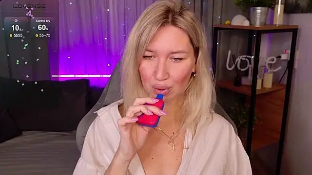 MilaBott online show from November 11, 8:20 pm