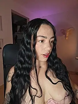 Snapshot of helena_smith chatting on May 25, 3:34 am helena smith online show from May 25, 3:34 am
