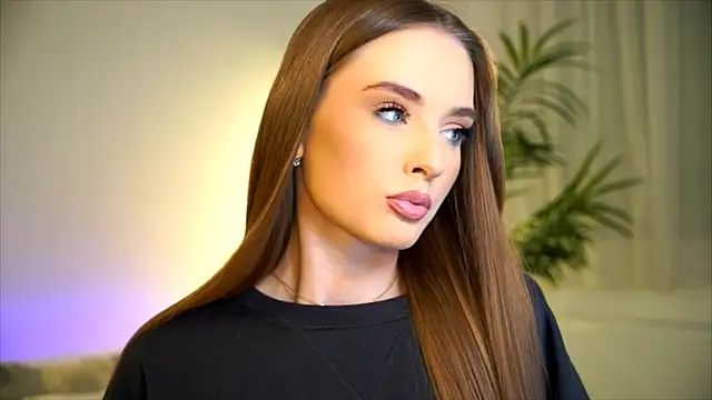 petitegonwiild online show from September 18, 8:33 pm