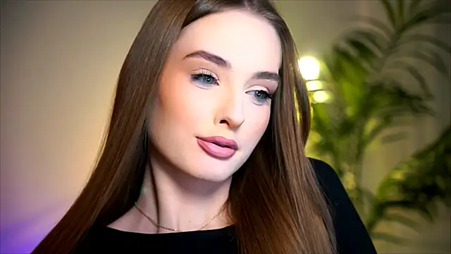 petitegonwiild online show from October 16, 6:42 pm