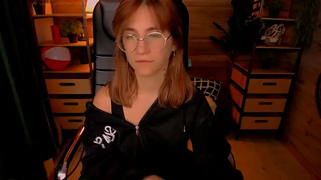 Moon13152 online show from October 7, 8:39 pm