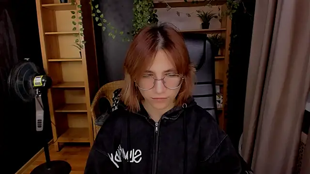 Moon13152 online show from October 22, 8:30 pm