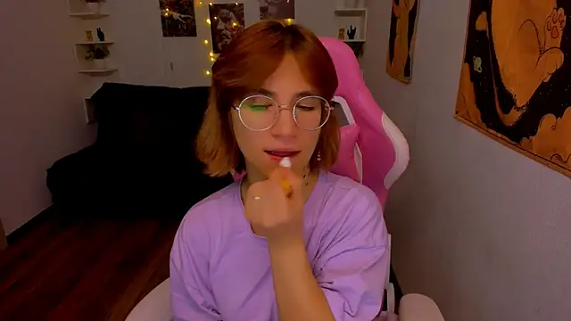 Moon13152 online show from November 3, 8:32 pm