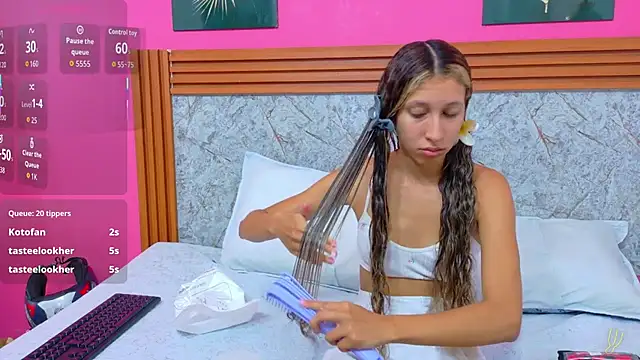 Beautifulskinny18 online show from May 17, 8:05 pm