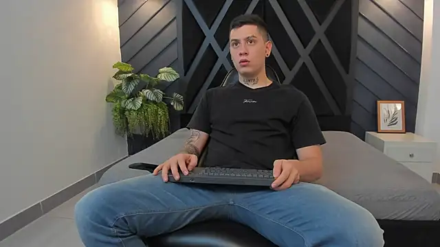 Yeiko Romero  online show from December 27, 11:21 pm