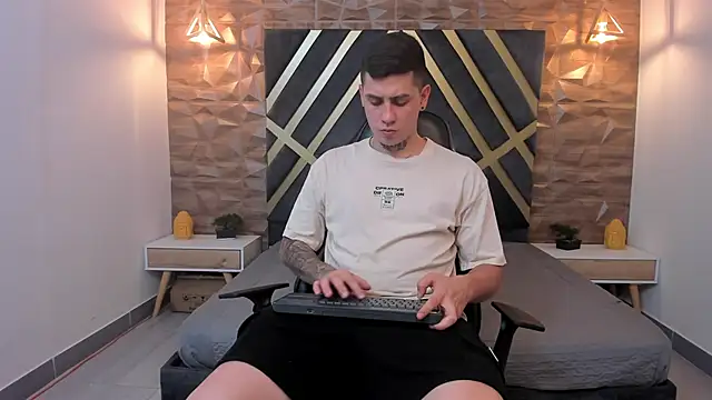 Yeiko Romero  online show from January 13, 5:12 pm