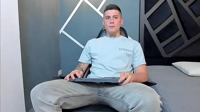 Yeiko Romero  online show from January 17, 5:19 pm