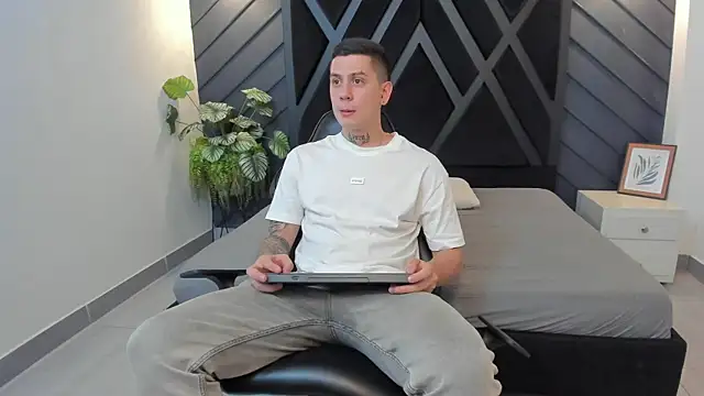 Yeiko Romero  online show from February 27, 5:15 pm