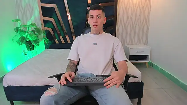 Yeiko Romero  online show from March 15, 5:26 pm