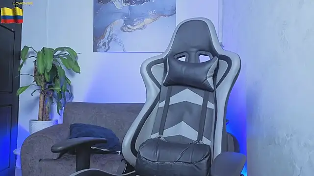 Snapshot of Yeiko_Romero_ chatting on April 10, 4:28 am Yeiko Romero online show from April 10, 4:28 am