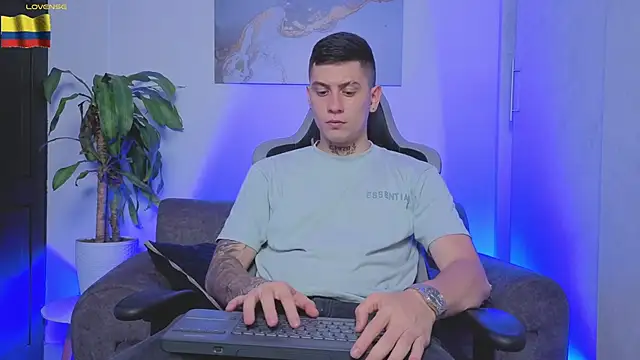 Snapshot of Yeiko_Romero_ chatting on April 12, 9:25 am Yeiko Romero online show from April 12, 9:25 am