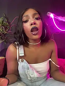 TIFFANYYSTAR online show from October 20, 2:50 pm