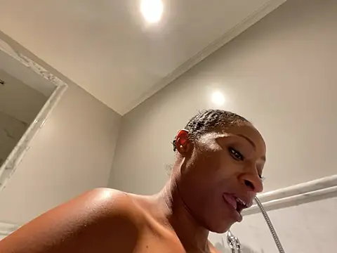 Snapshot of wynterheat chatting on December 11, 12:23 pm wynterheat online show from December 11, 12:23 pm